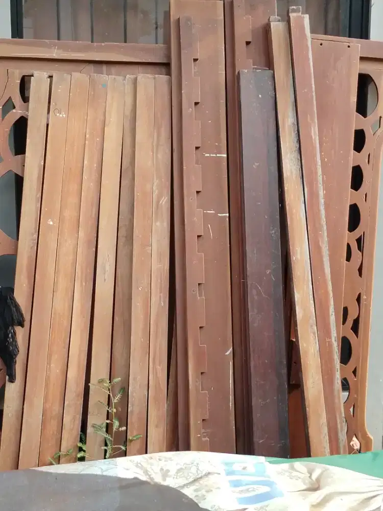 Dipan uk. 190 x 210 bahan dari kayu Mahoni