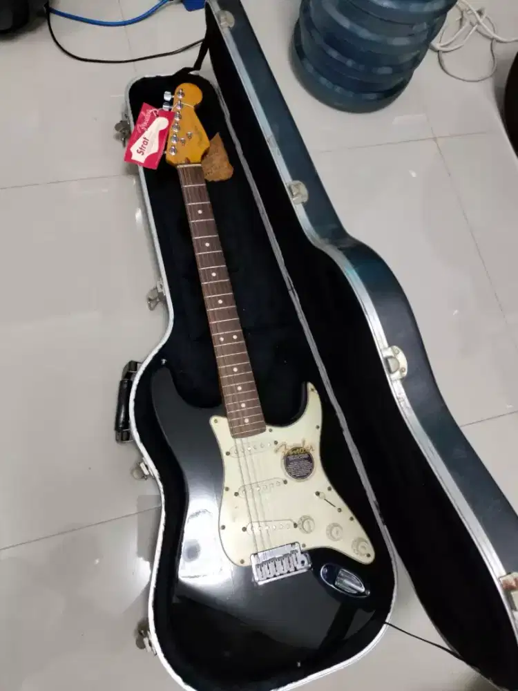 Tersedia gitar fender stratoster standar usa original tahun1997