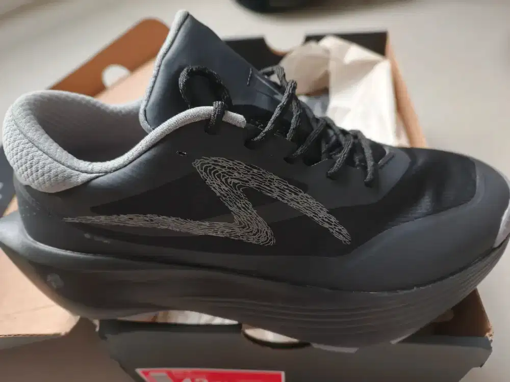 Sepatu Specs Run uk. 42