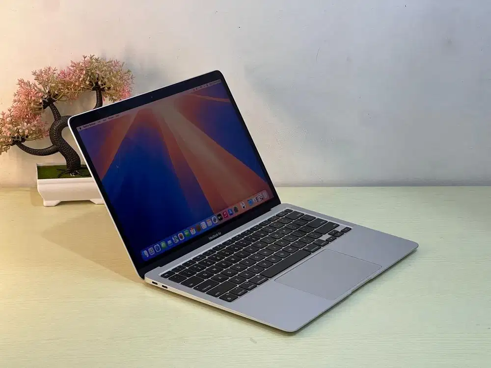 MacBook Air Retina M1 2020 13-Inch RAM 8 GB SSD 256 GB Mulus