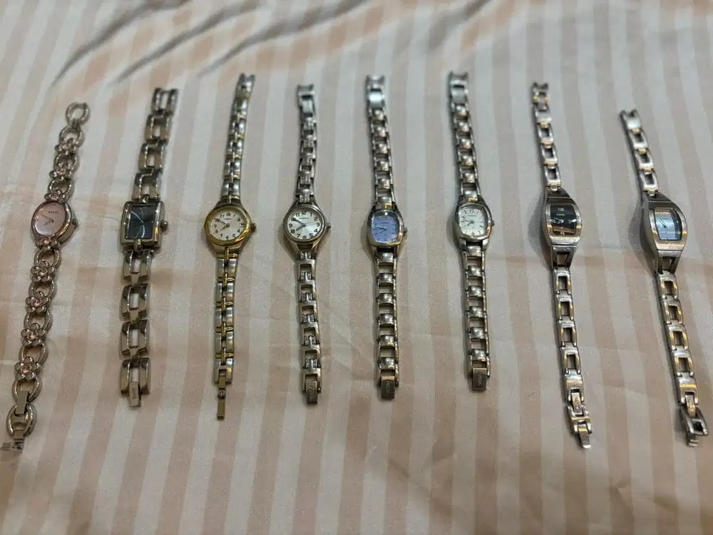 Preloved jam vintage fossil relic