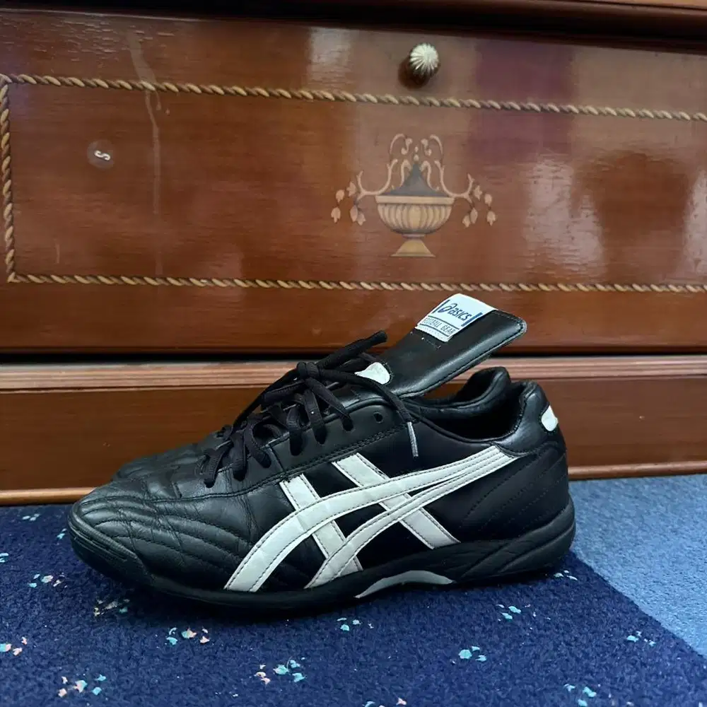 Asics 2002 classic TF kangaroo  size 41.5 football shoes  sepatu