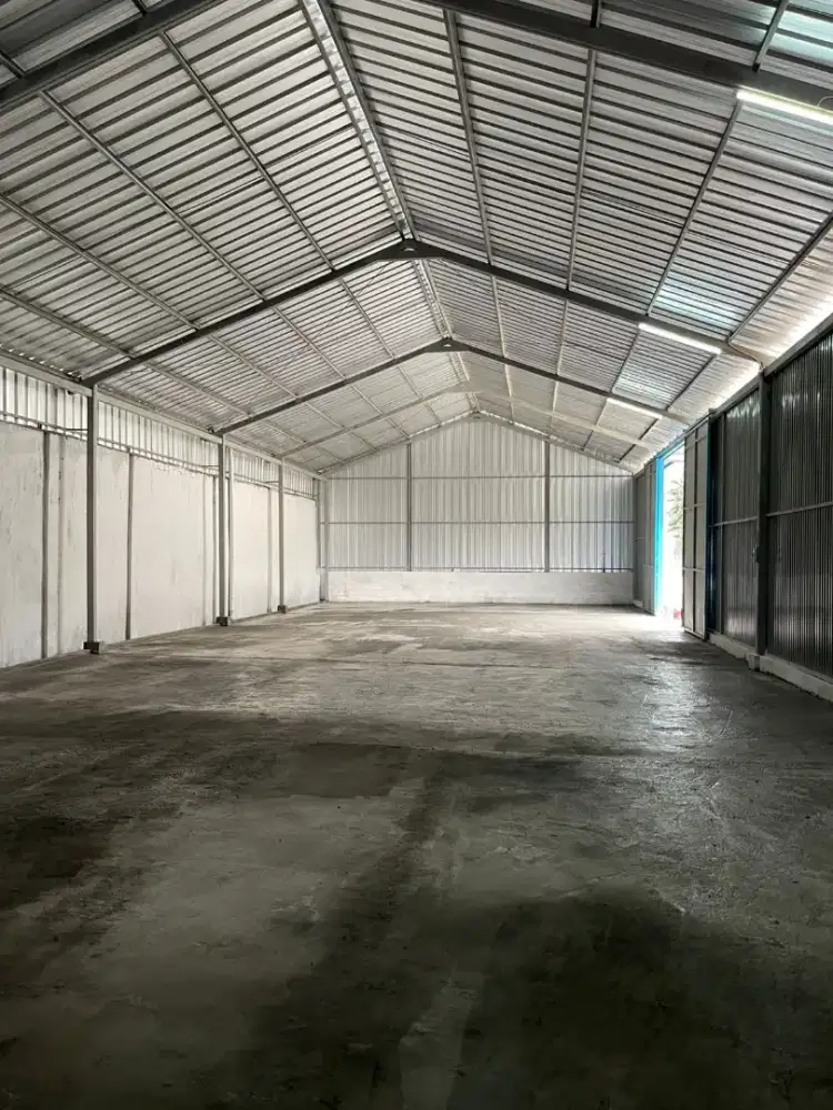 Disewakan gudang luas di Kiaracondong