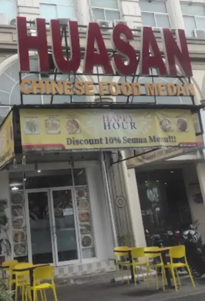 Helper koki buat di dapur