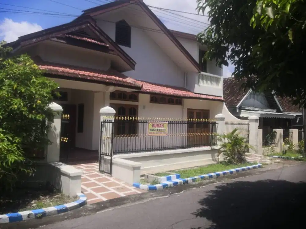 Dijual Rumah Hook Dalam Komplek Cocok Buat Praktek Dokter