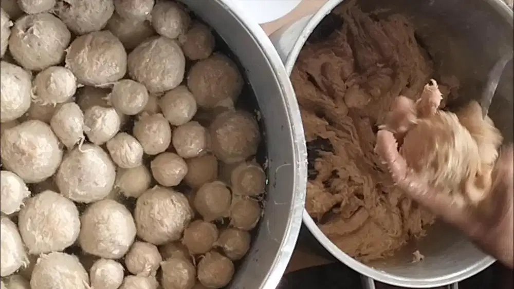Dicari orang untuk kerja nyotor bakso dan ngurusin stok