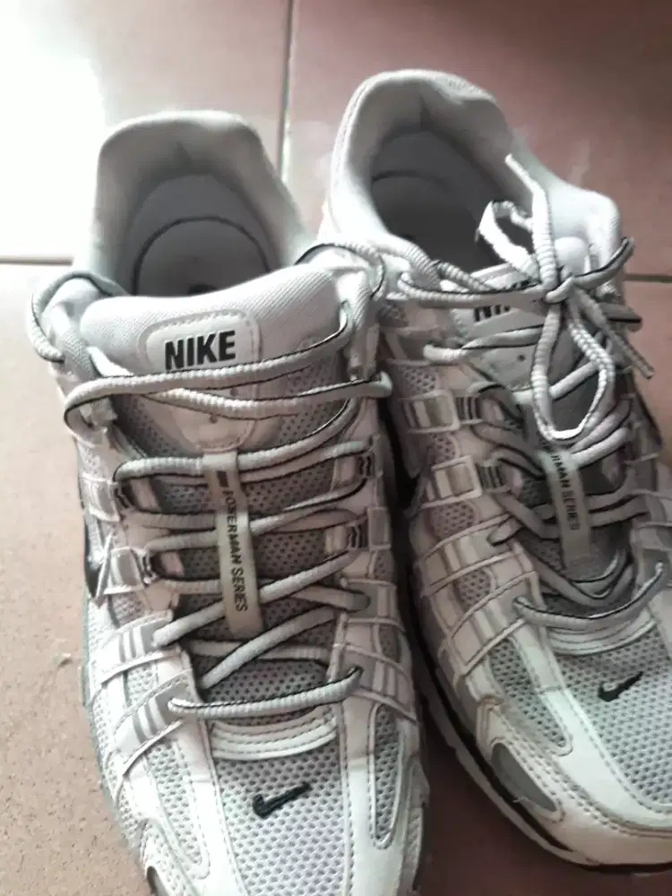 Sepatu Nike P6000 Size 42-43