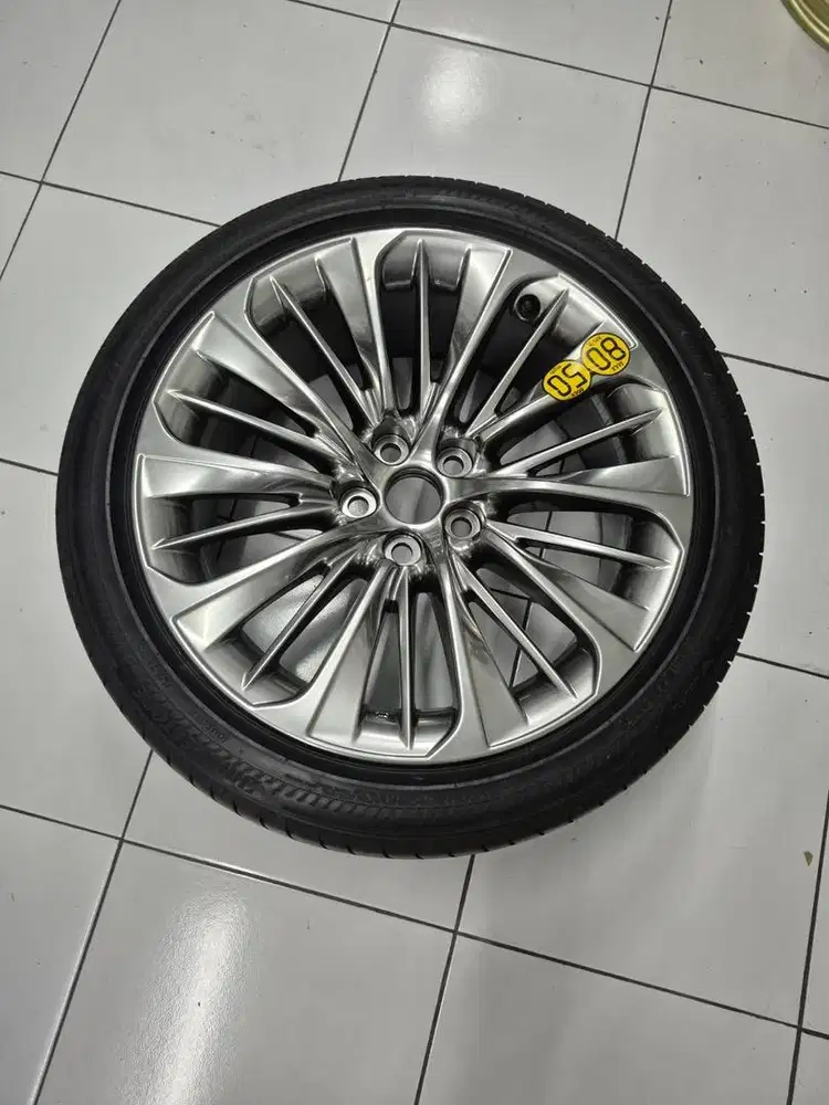 Velg serep oem Lexus LS500 R20 pcd5*120 plus ban 98% ..1pcs