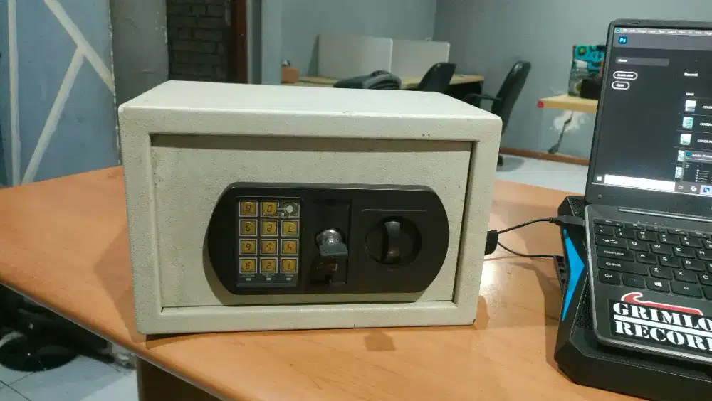 Brankas bekas tidak ada kuncinya