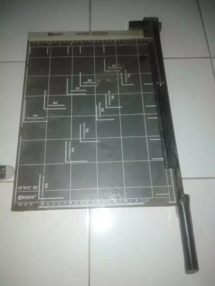 Alat potong kertas murah bisa antar