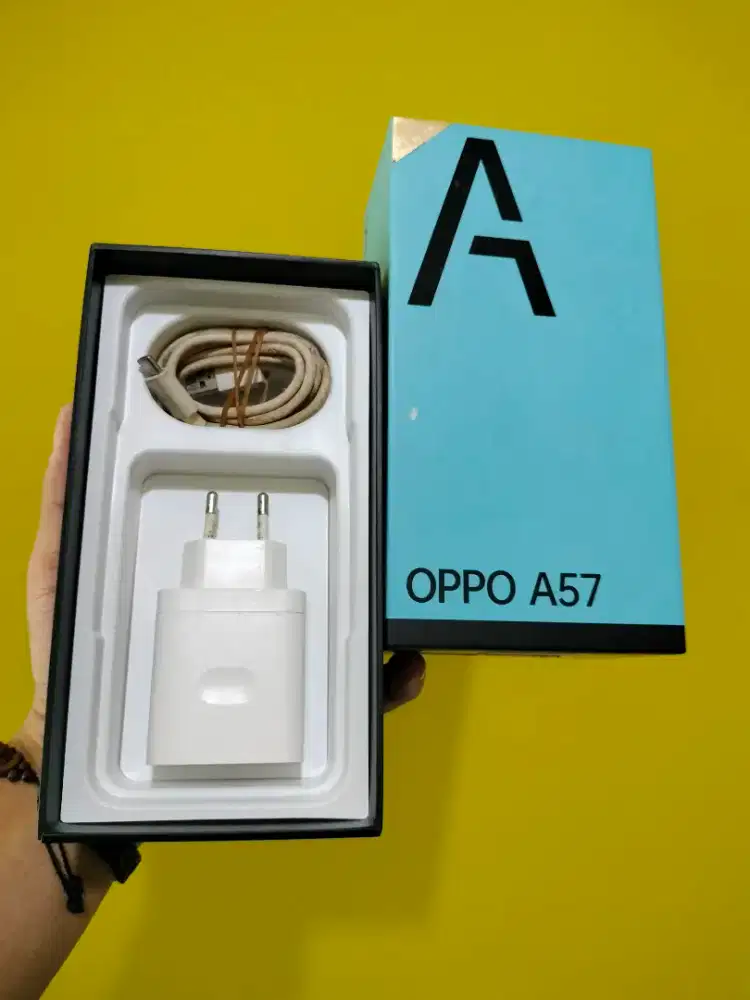oppo A57 4/64 sdikit lecet pemakaian