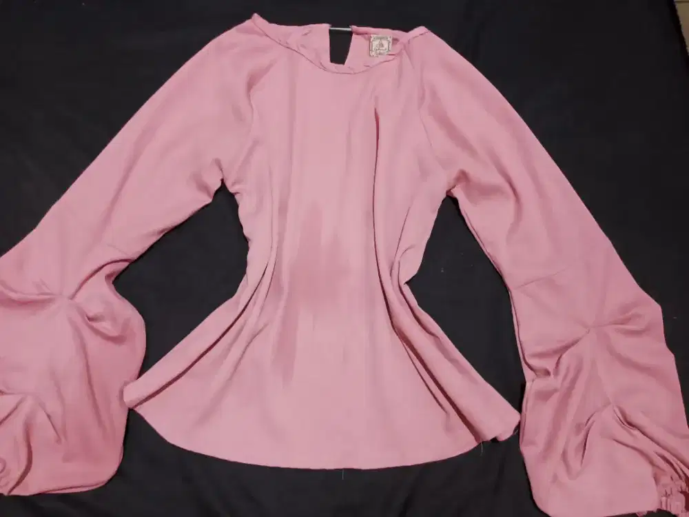 Atasan lengan lonceng