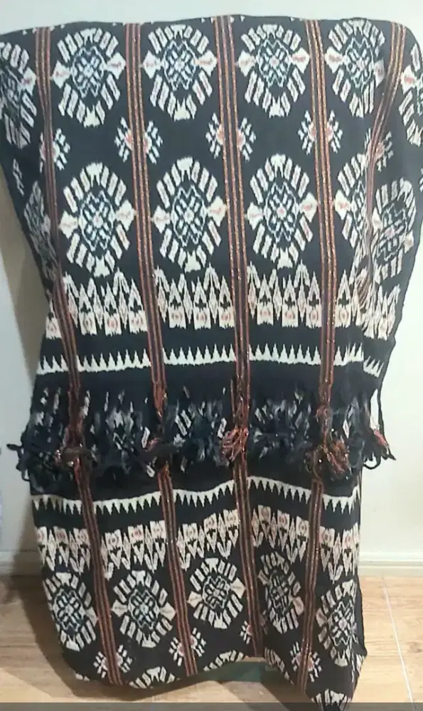 Sarung tenun sabu ntt ,ditenun tangan .bahan tebal warna n benang alam