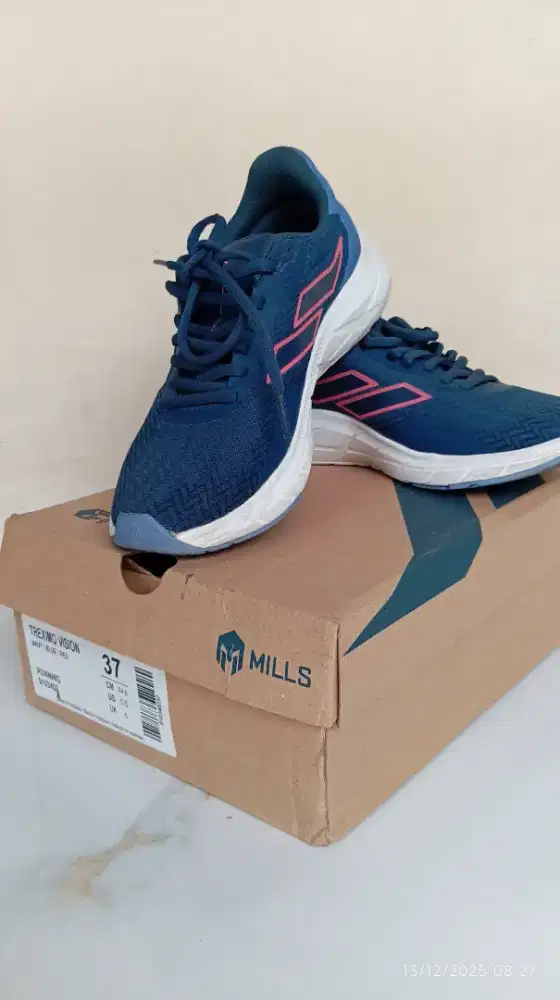 Sepatu running treximo mills