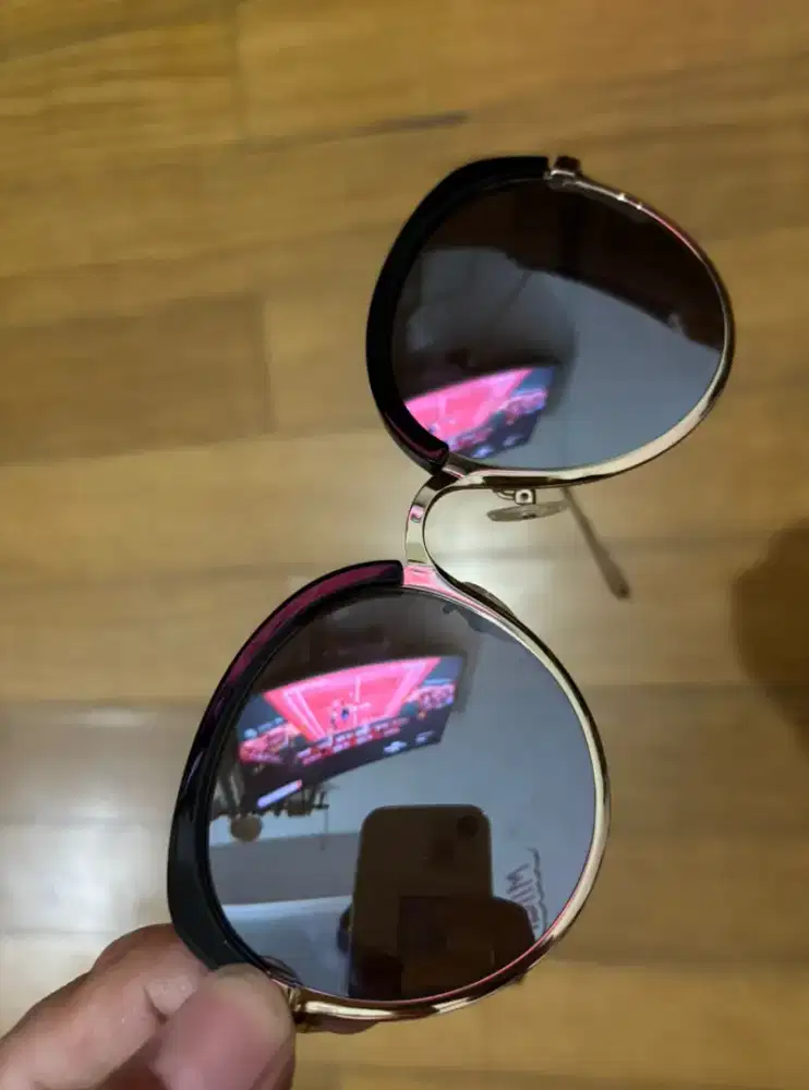 dijual kacamata hitam wanita merk O.W.L