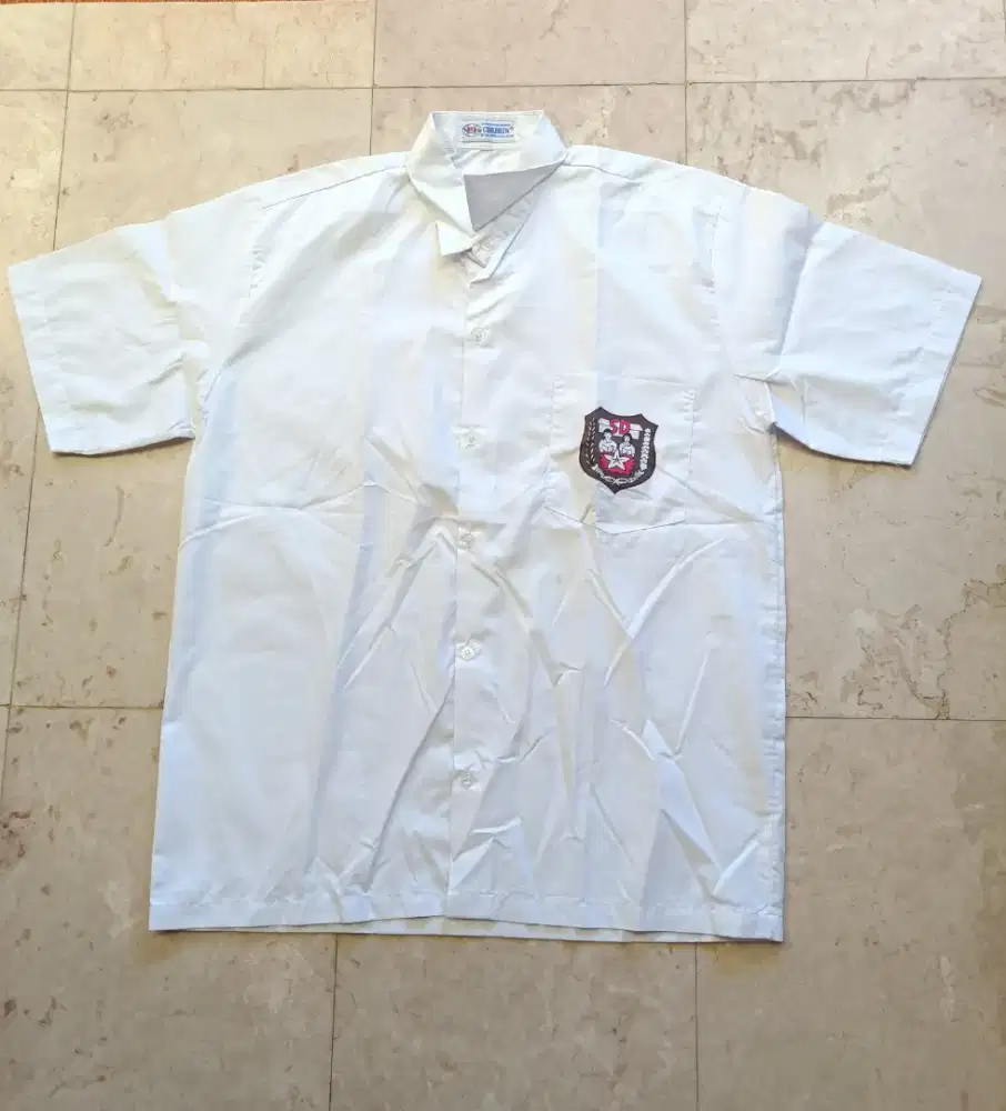 Seragam untuk SD, ukuran 17. Size jumbo.
