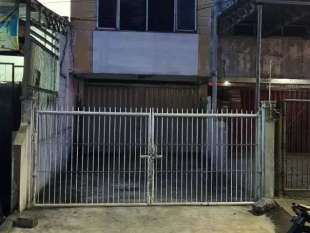 Disewakan Ruko 2LtKomersial area, strategis, jalan kembar yang sangat ramai. Manukan TamaSBY Barat