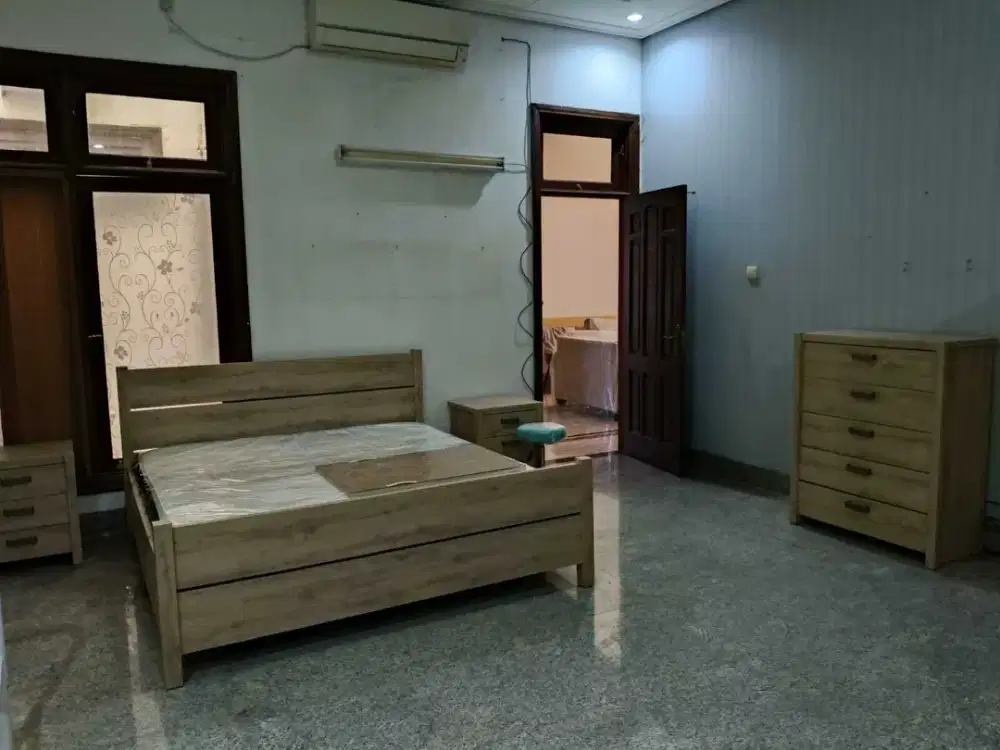 Disewakan Rumah 2 Lantai Dharmahusada Indah Surabaya