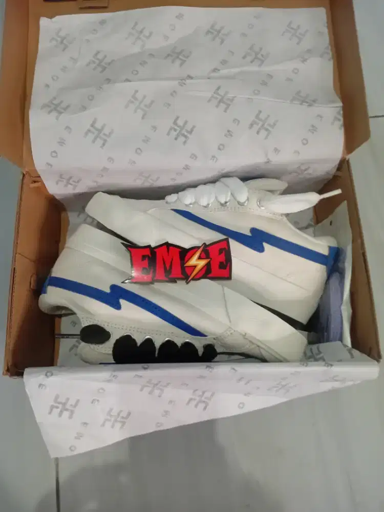 Sepatu emoe size 38