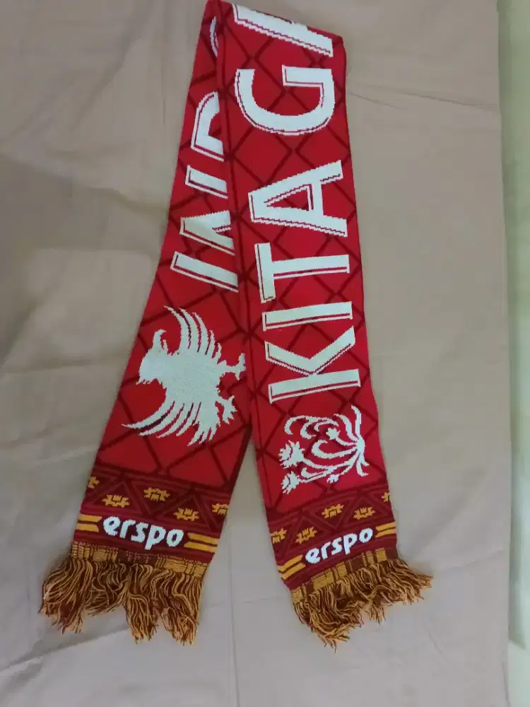 syal erspo timnas indonesia, baru, cuma disimpan di lemari