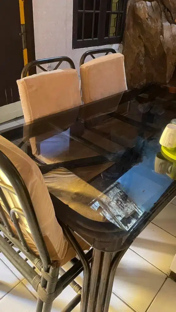 meja makan kaca