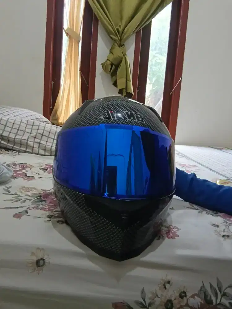 helm snail ff2 bekas seperti baru