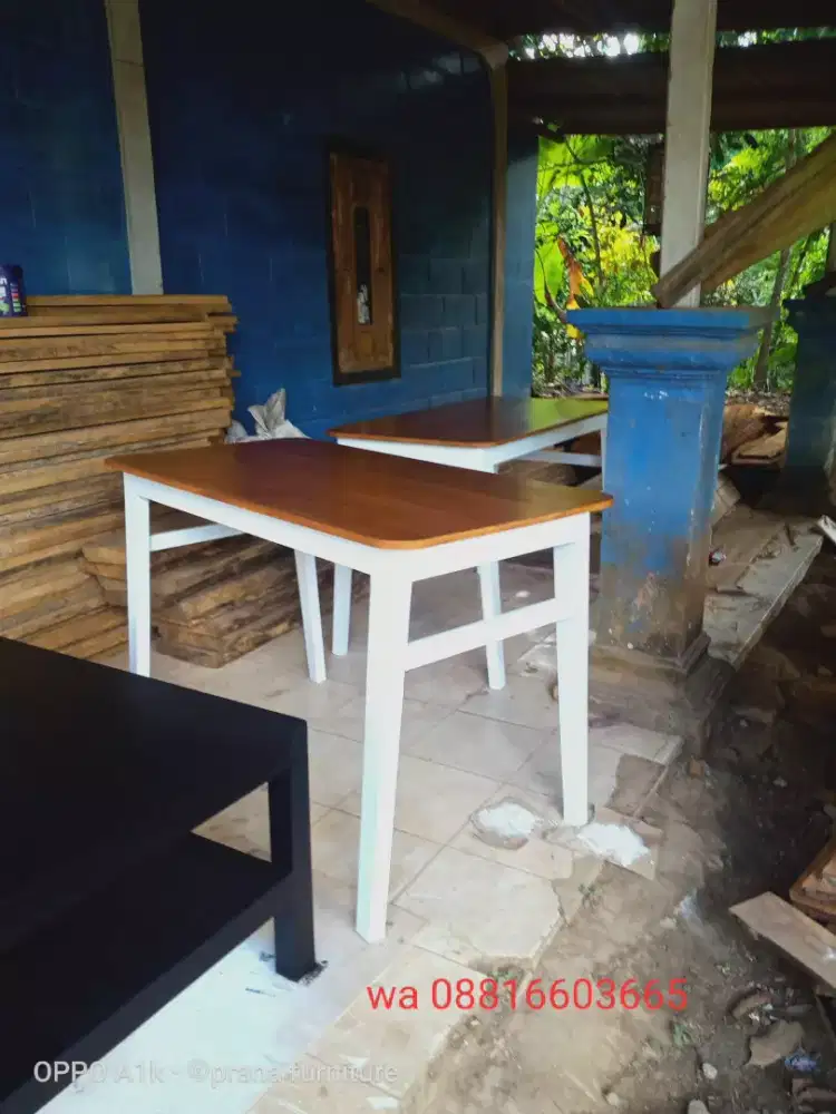 Meja makan cafe resto