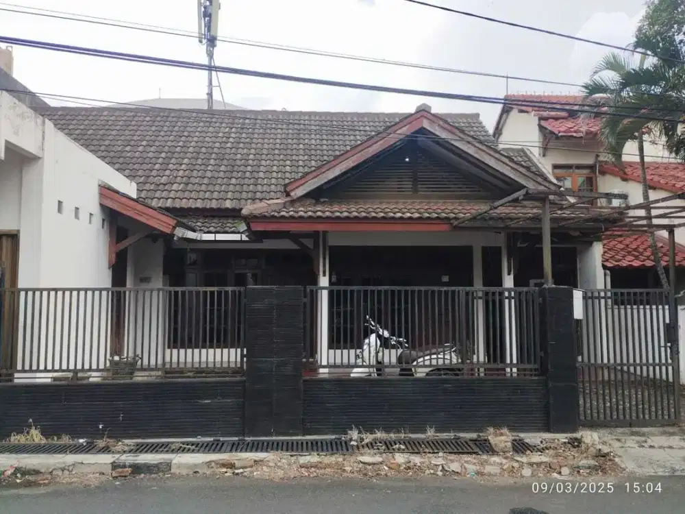 Dijual Cepat Rumah Lokasi Strategis di Jatiwaringin Jakarta Timur