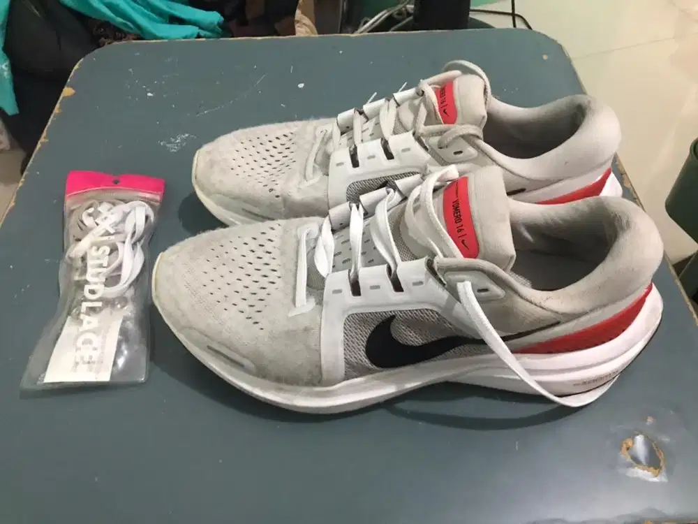 WTS Preloved sepatu Nike Air Zoom Vomelo 16 size 43 / 9,5