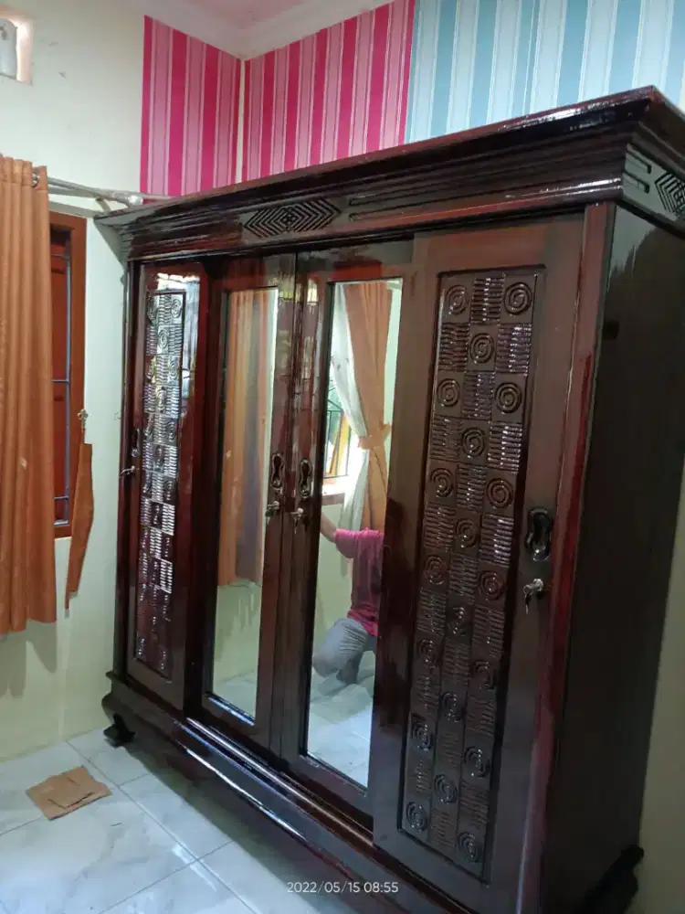 Lemari 4pintu kaca kayu jati