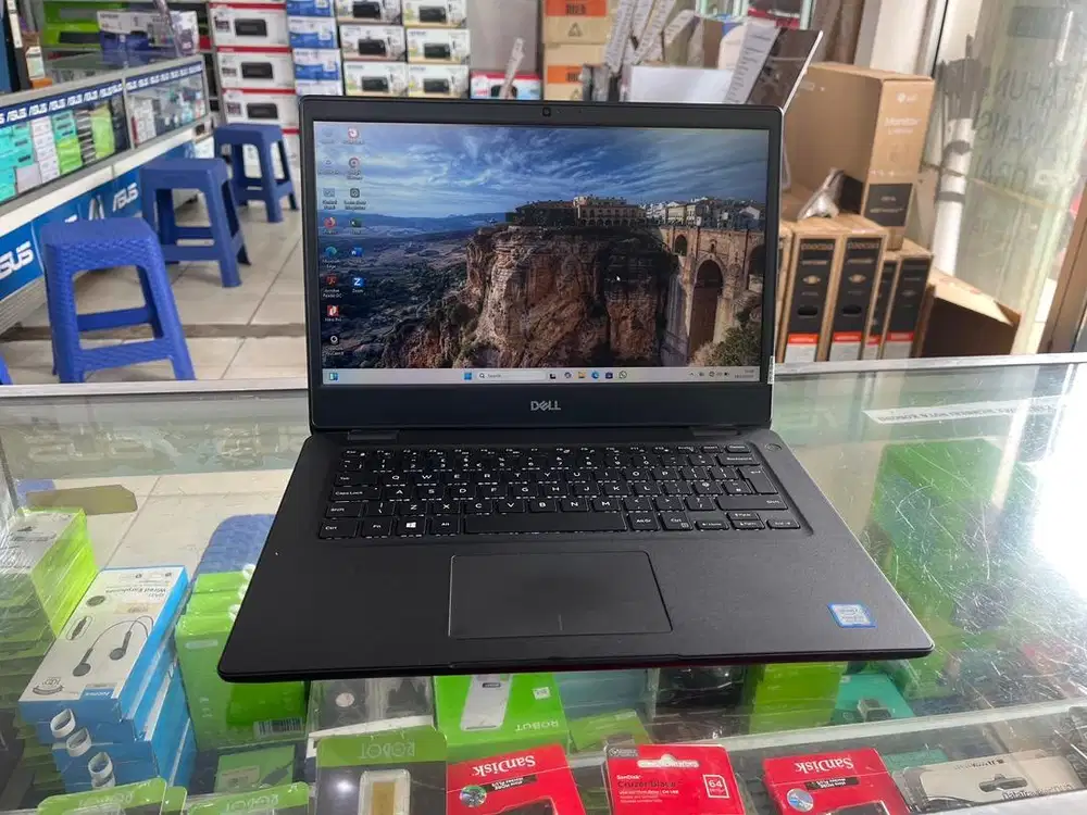 Laptop Dell Latitude i5 Gen8 Ram 8Gb Ssd 256gb garansi 6bln