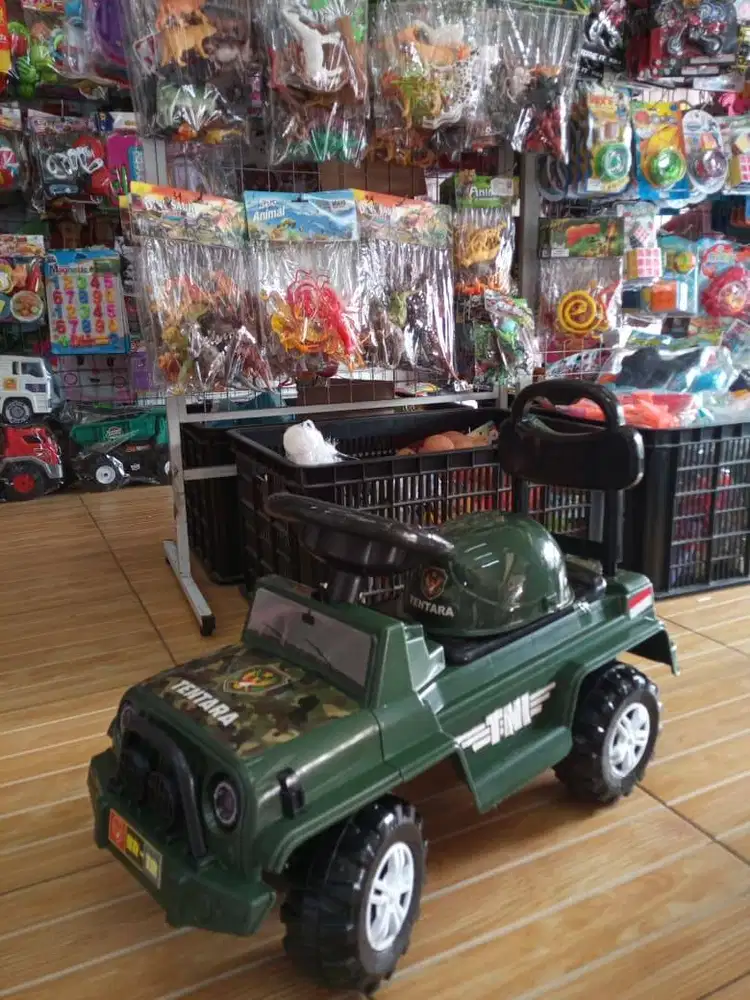 mainan anak truk naikk tentara tni musik