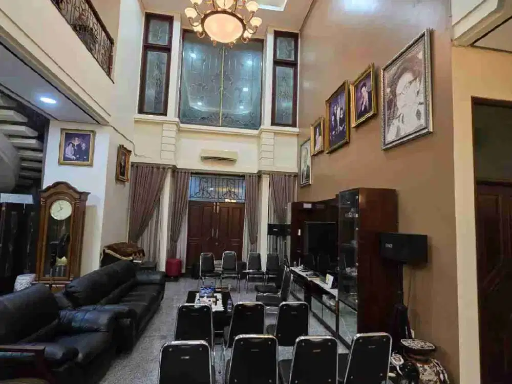 Rumah Hoek Eramas 2000 LT 20x20, LB 525m², Garasi 3 Mobil, SHM