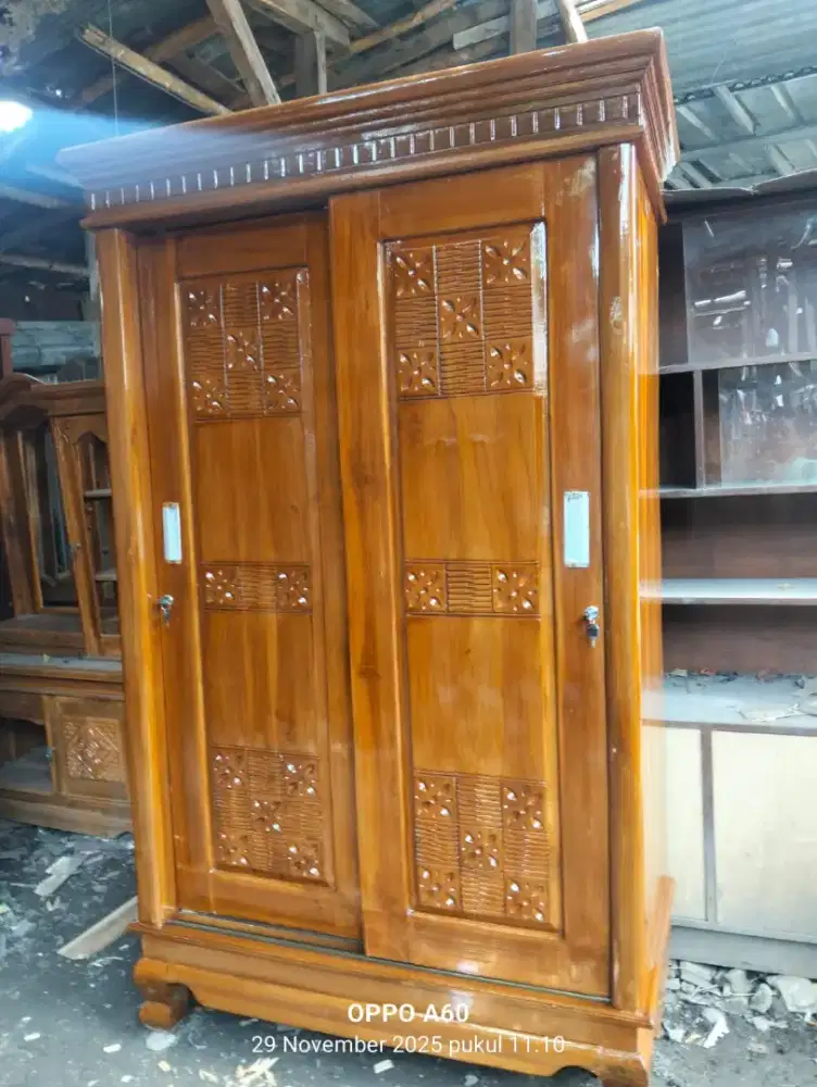 Lemari sliding pintu2 kayu jati