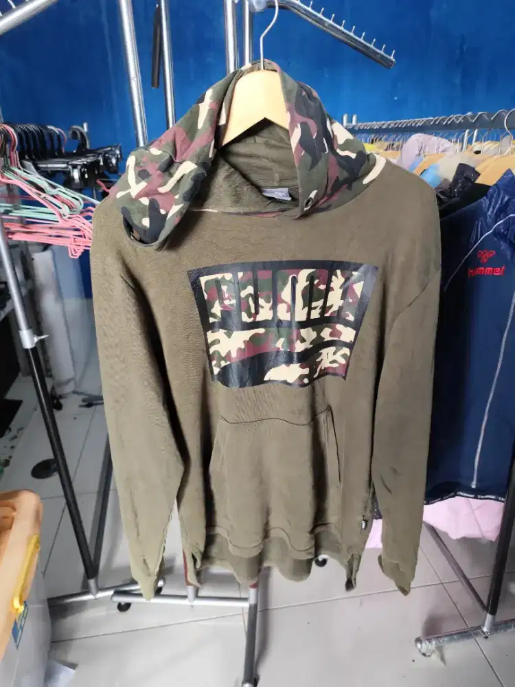 Sweater wanita imut Disney dkk sisaan toko thrifting