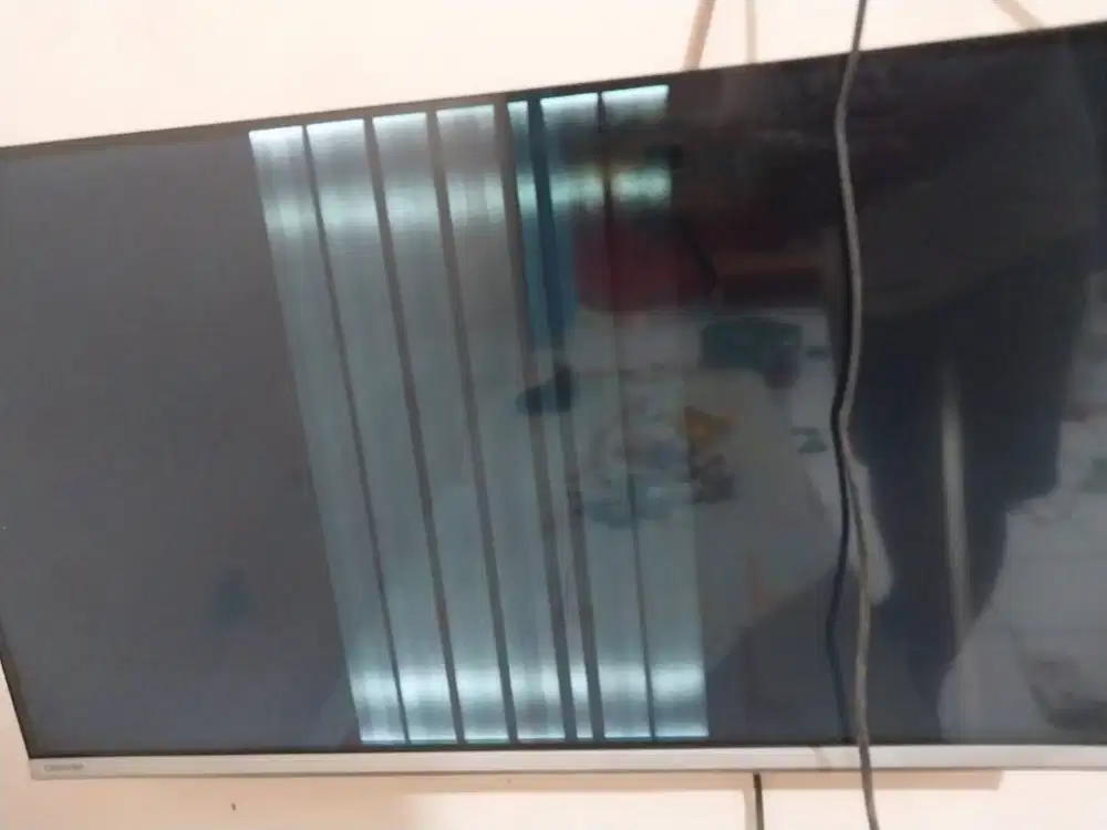 Toshiba android tv 43 inchi.Baru 1.5tahun.layar garis putih.
