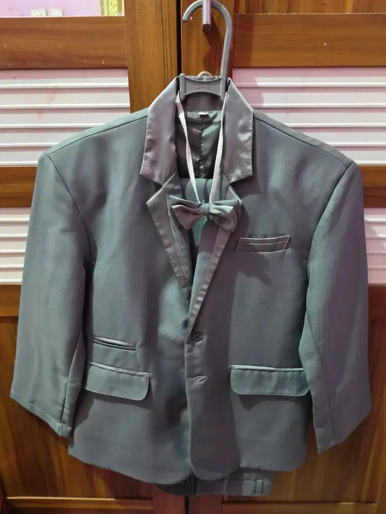 Setelan Jas Anak Lengkap Celana, Kemeja Putih, Dasi Kupu-Kupu Abu