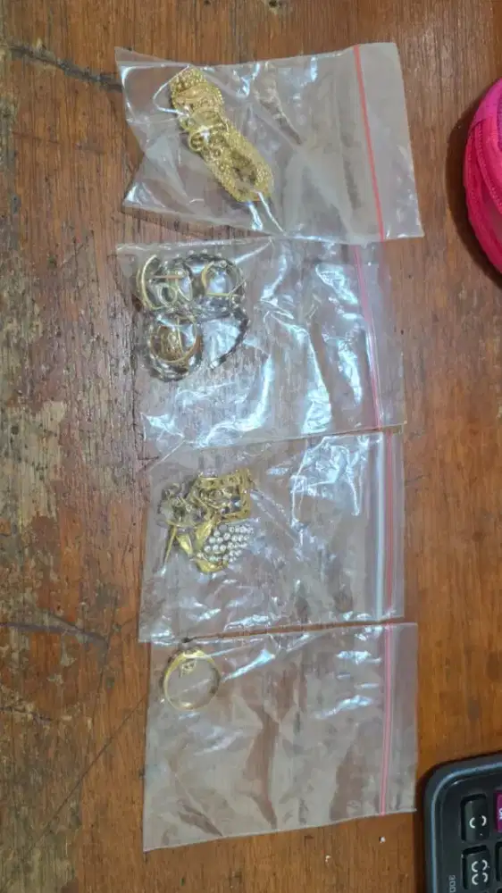 Terima Emas dari Toko Lain