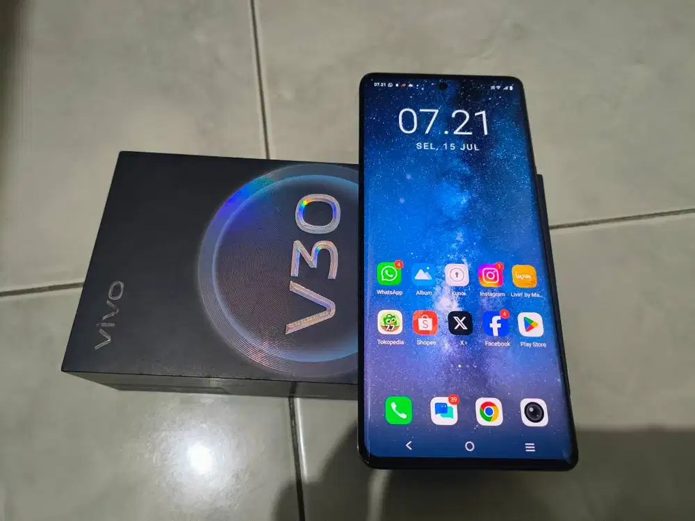 Vivo V30 Hitam 8/256