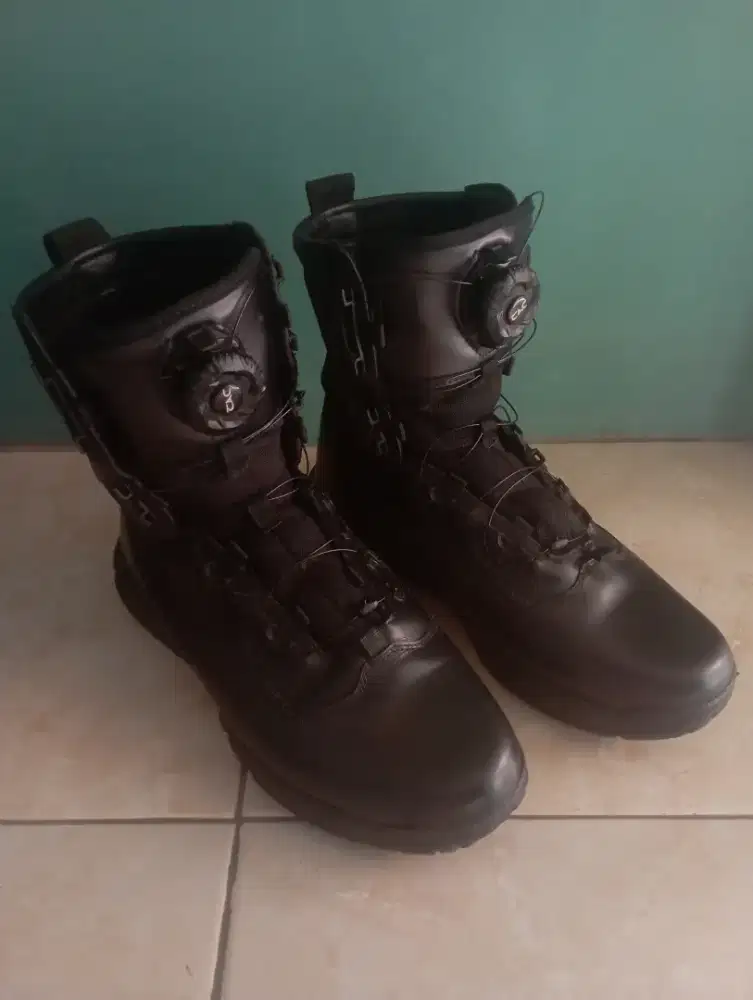Sepatu security tactical