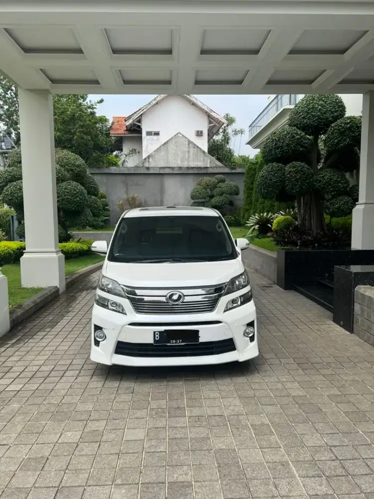 For sale 
Toyota Vellfire 
Z 
2012 
Putih 
Odo 8x.xxx