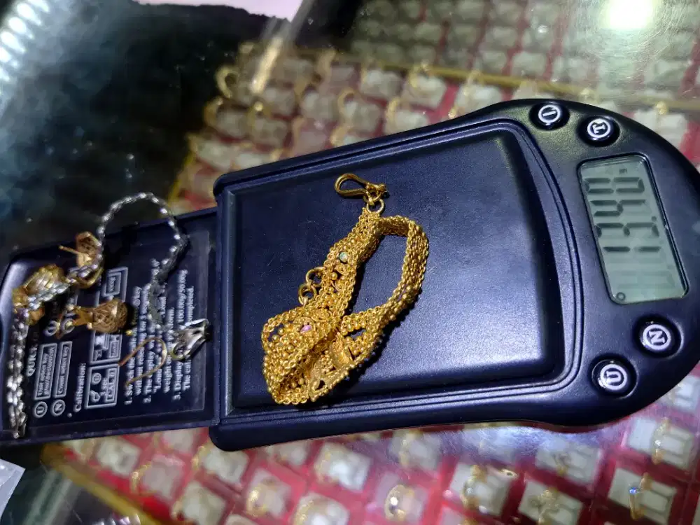 Terima Emas dari Toko Lain