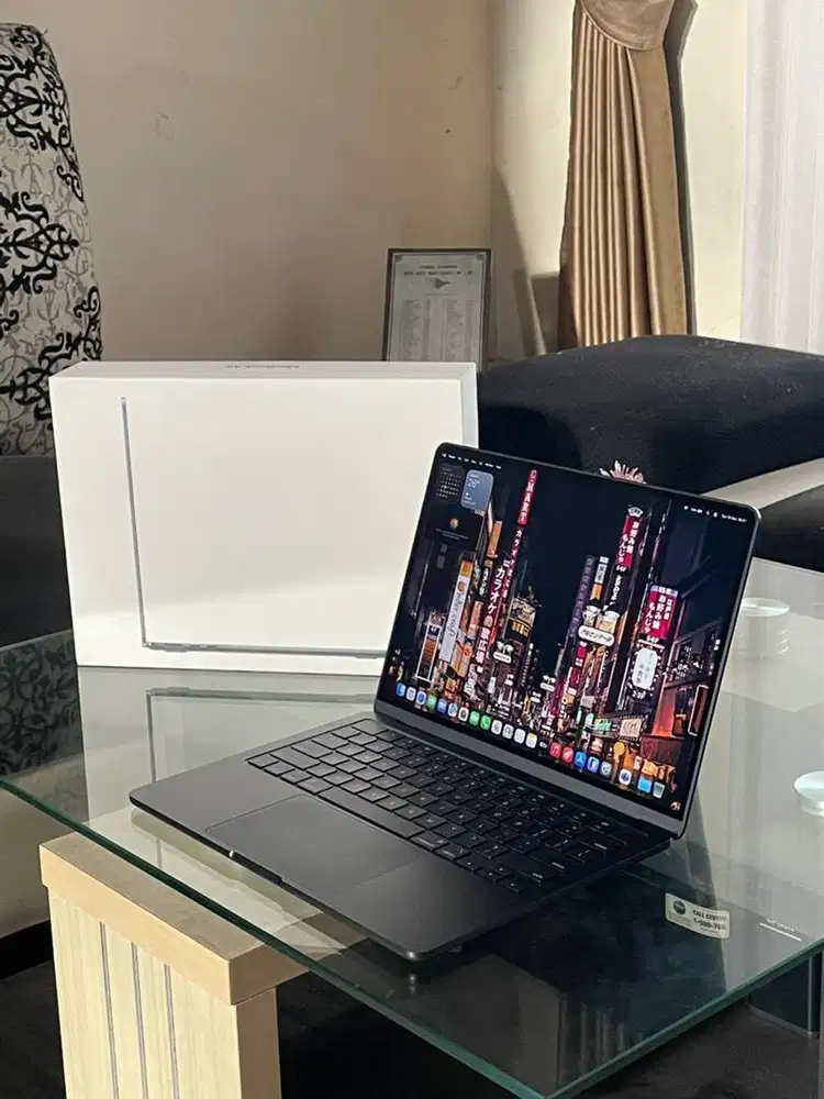 MacBook Air 2025 M4 13 inch 16/256