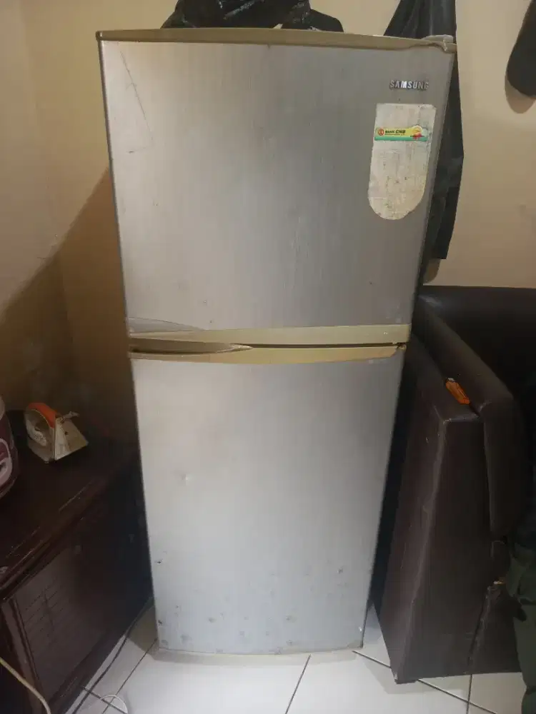 Mangga kulkas 2pintu merk Samsung full orisinil belum pernah service