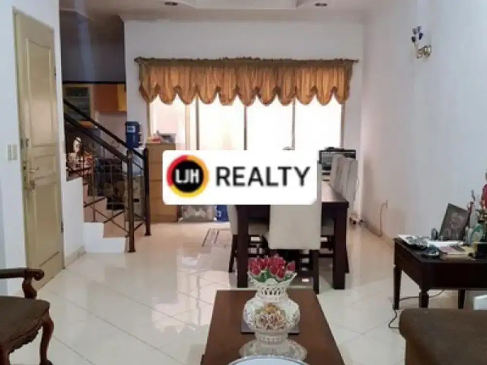 RUMAH DI KOMPLEK GADING SURYA AREA KELAPA GADING