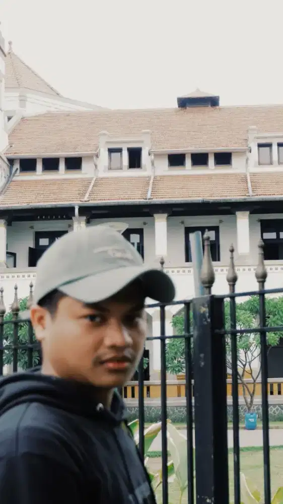 Butuh loker tolong info ya pak bu