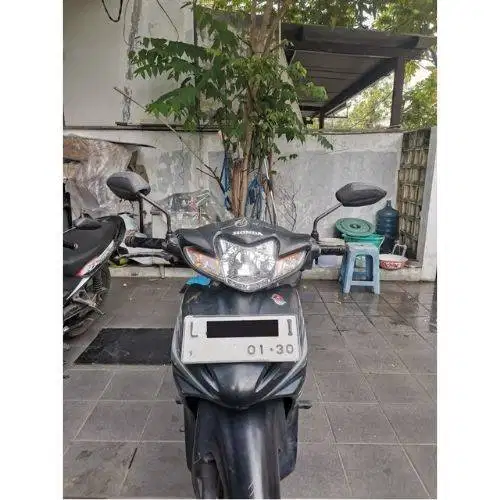 Honda Revo 110 (2009) – Pajak Hidup&Surat Lengkap – Plat L - Tangan 1