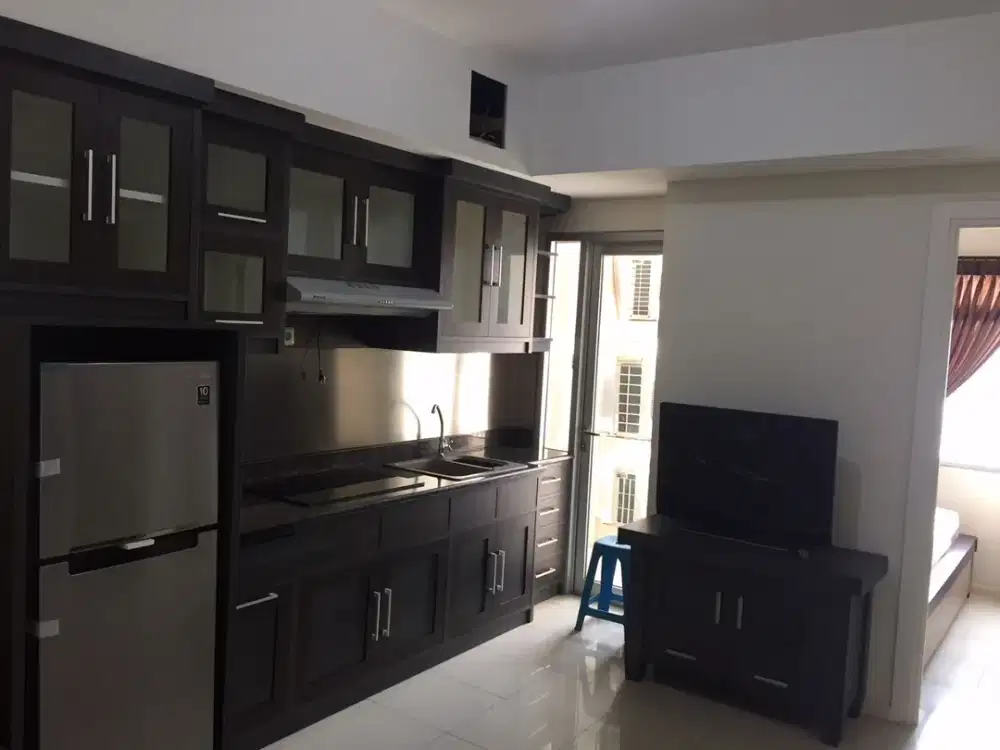 ready disewakan apartemen green lake sunter,tipe 2bedrooms full furnished,view laut priok,hadap utara,AC 3