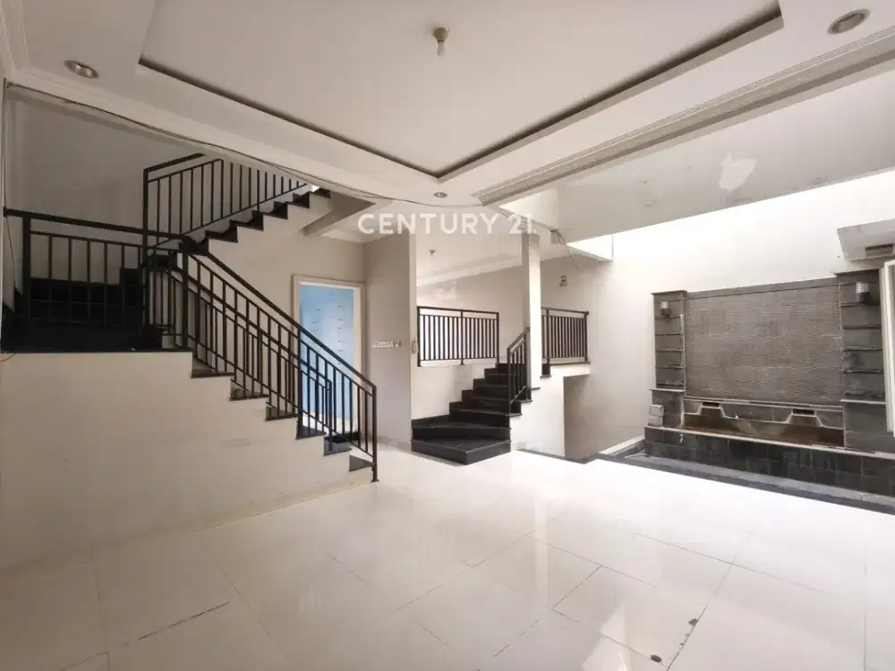 Rumah Megah Lokasi Strategis Dekat Fasilitas Umum Di Tebet