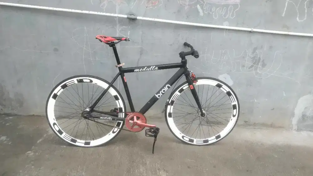 Di jual sepeda fixi brain mins ban blkng ama rwm minta ganti